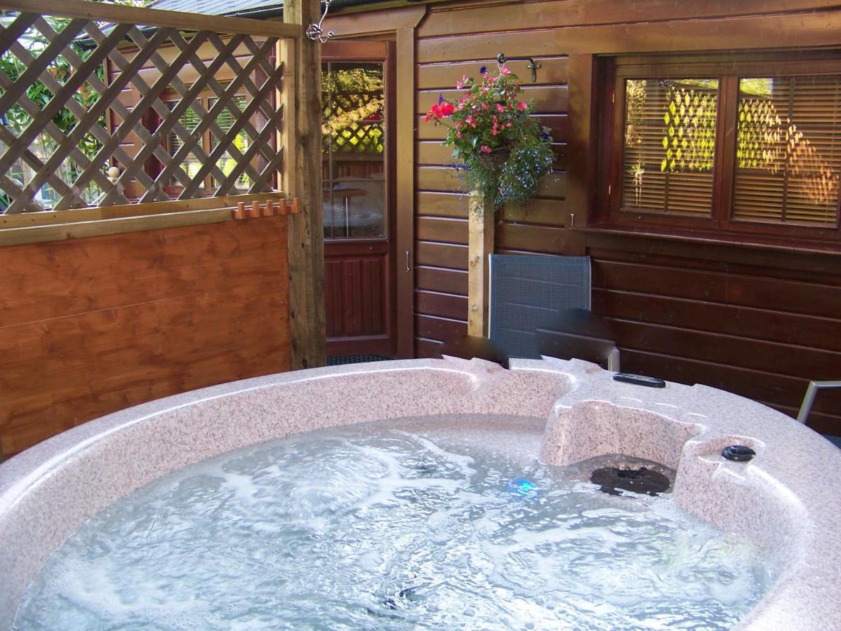 Godshill  Cypress Log Cabins Accommodation מראה חיצוני תמונה
