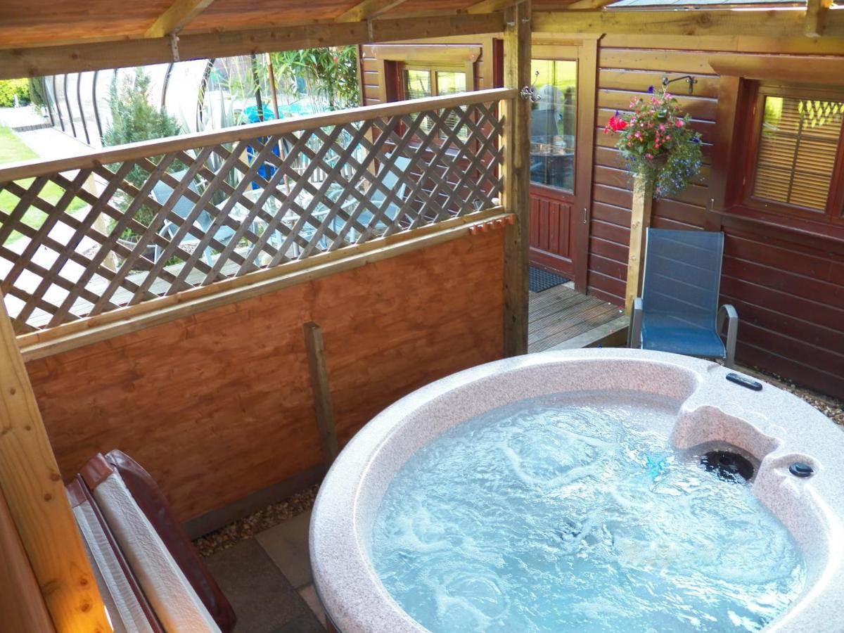 Godshill  Cypress Log Cabins Accommodation מראה חיצוני תמונה