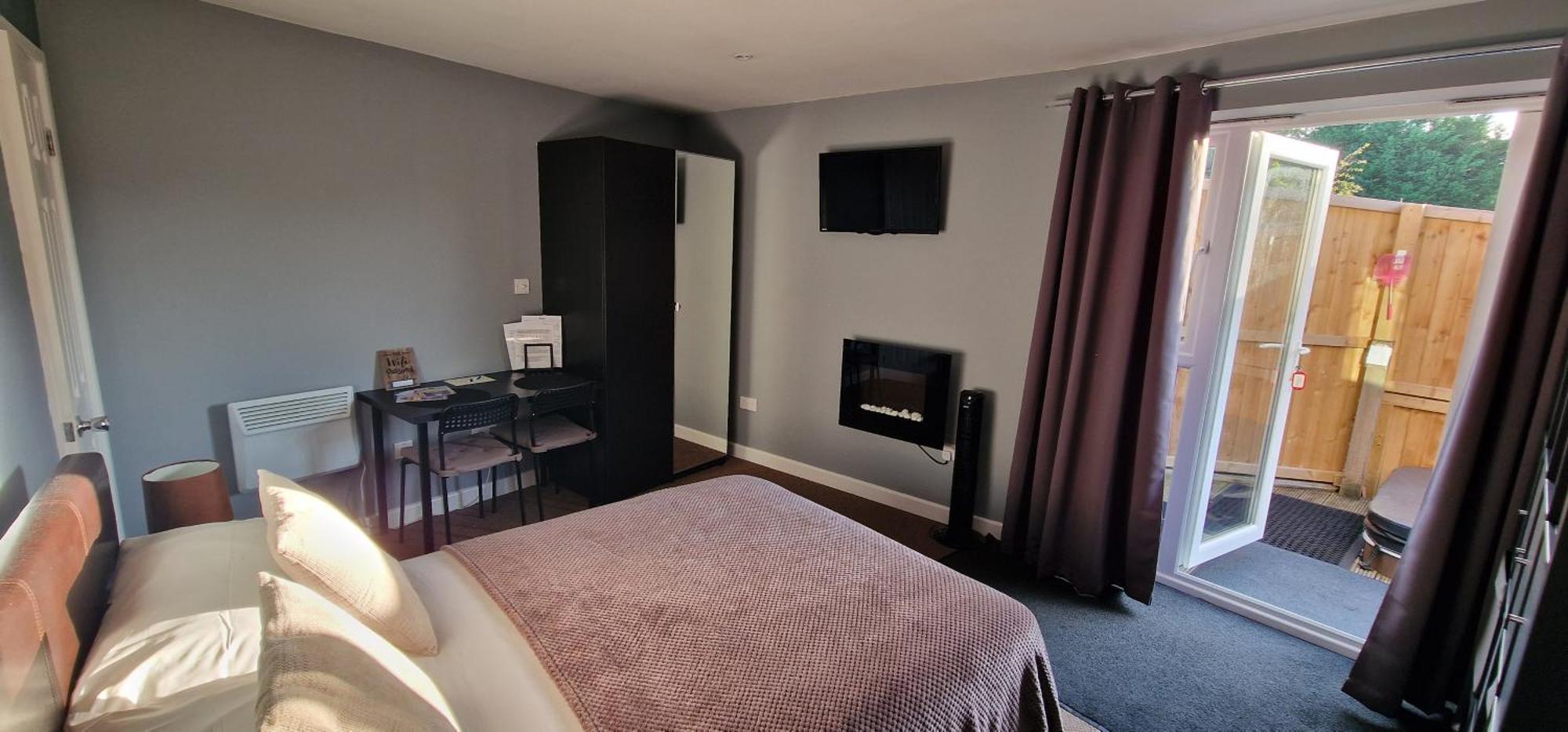 Godshill  Cypress Log Cabins Accommodation מראה חיצוני תמונה