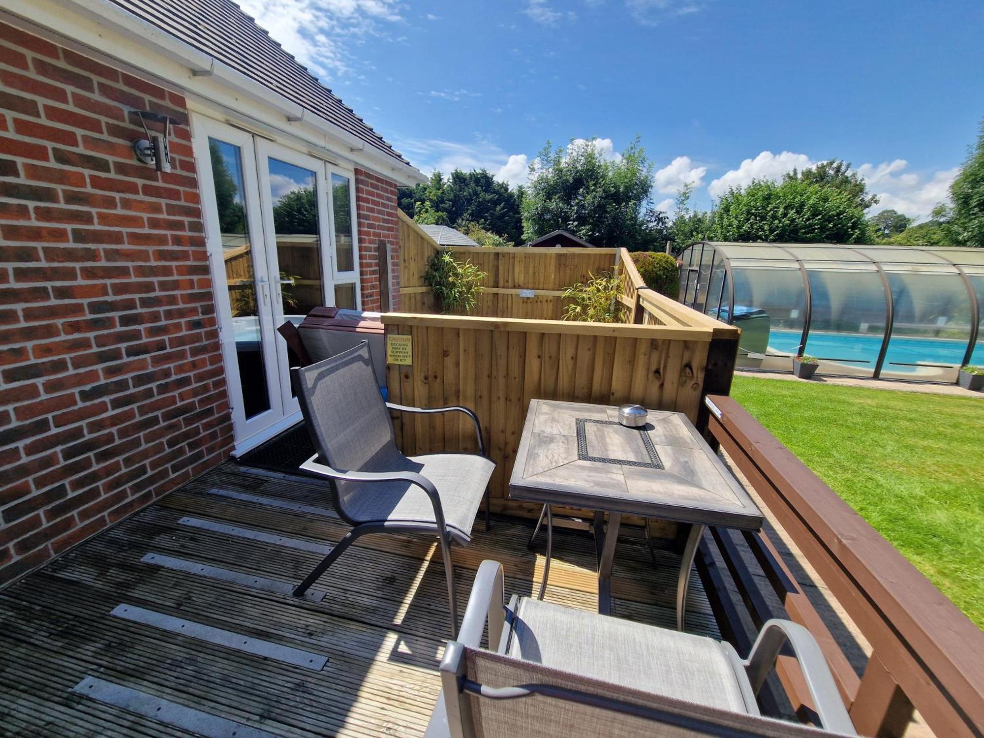 Godshill  Cypress Log Cabins Accommodation מראה חיצוני תמונה
