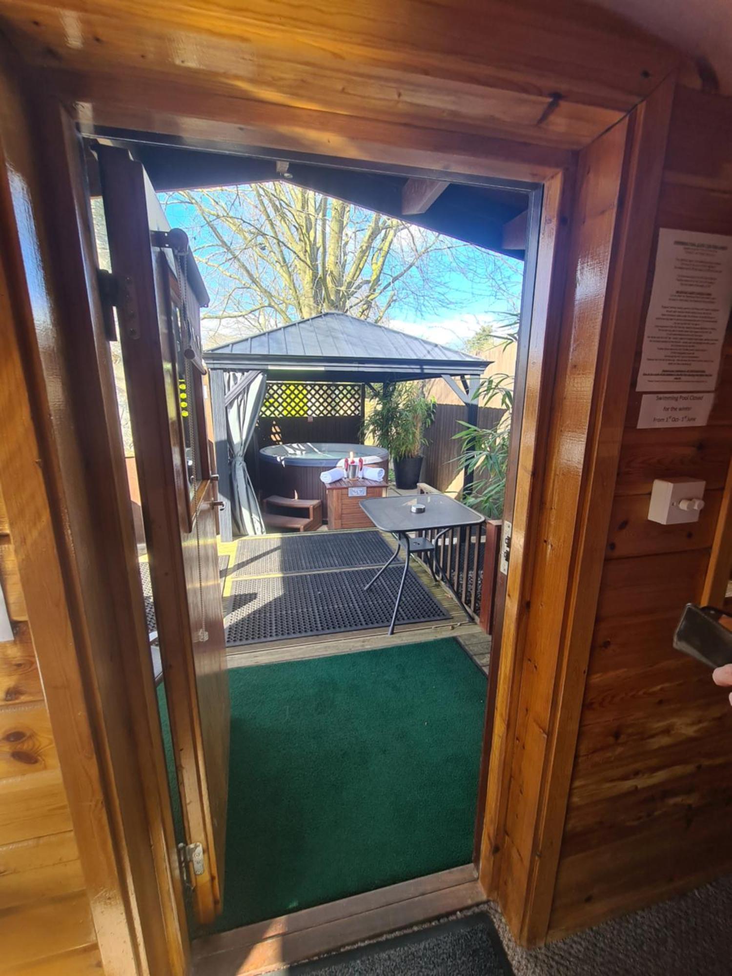 Godshill  Cypress Log Cabins Accommodation מראה חיצוני תמונה