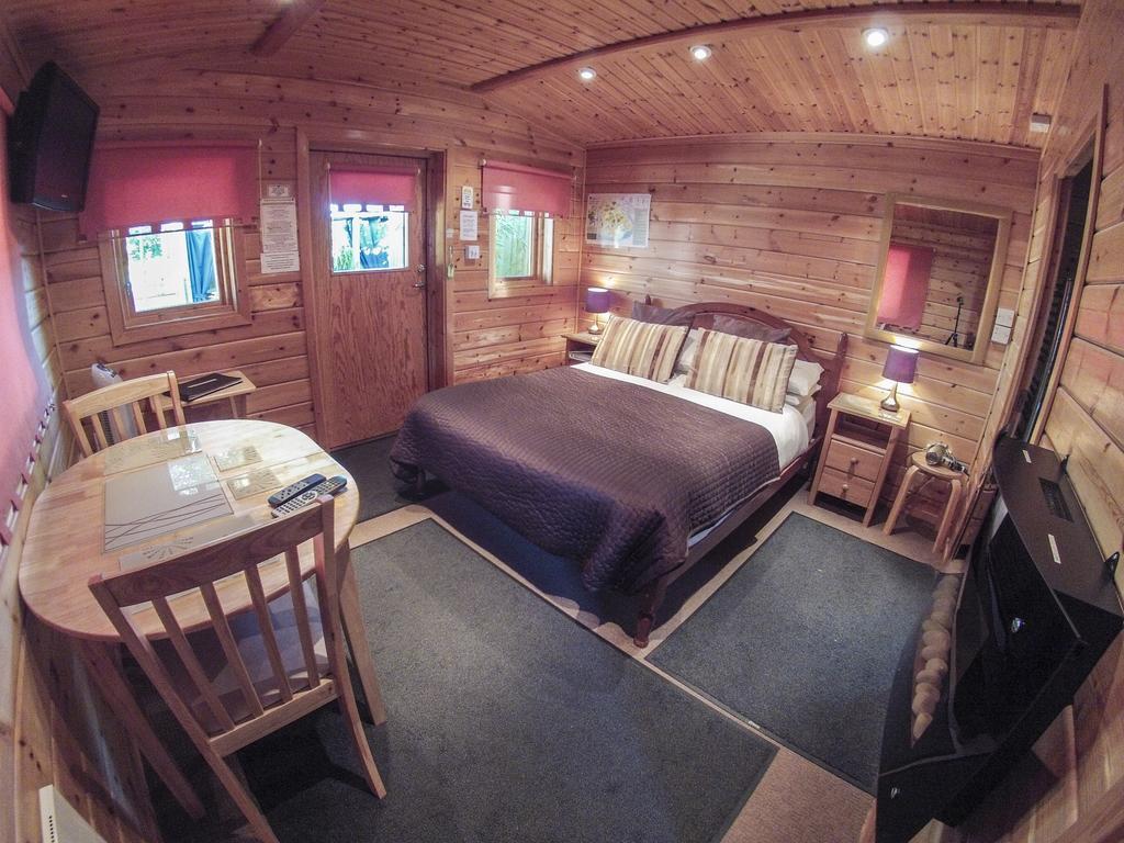 Godshill  Cypress Log Cabins Accommodation חדר תמונה
