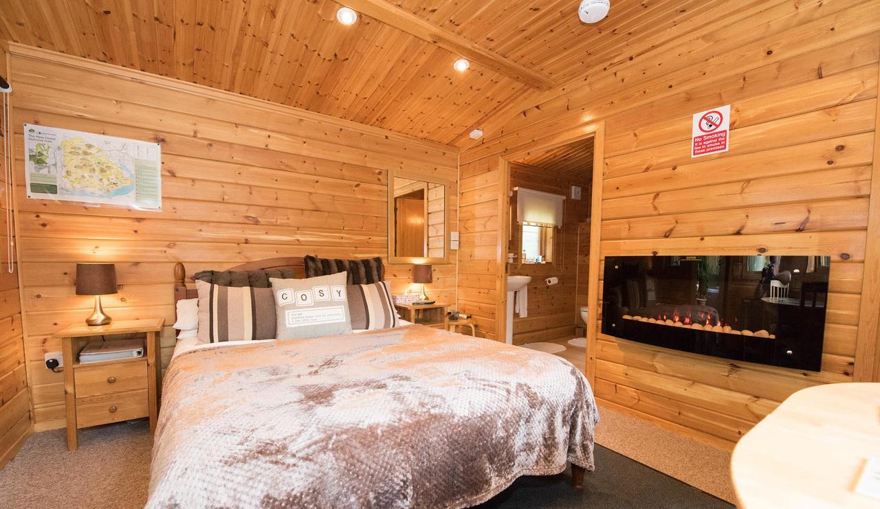 Godshill  Cypress Log Cabins Accommodation מראה חיצוני תמונה