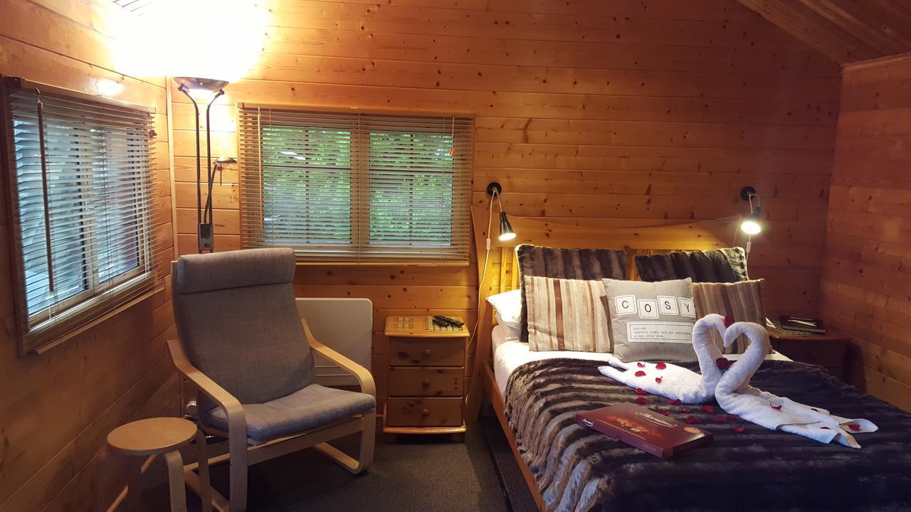 Godshill  Cypress Log Cabins Accommodation מראה חיצוני תמונה
